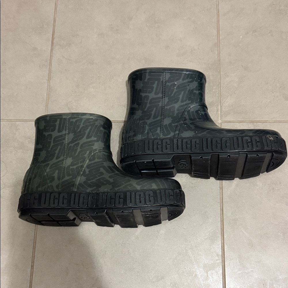 UGG women Charcoal Patterned Boots
